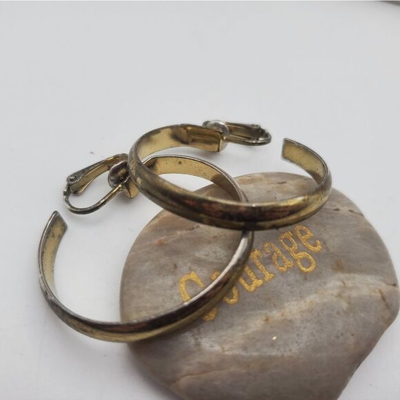 Antiquated distressed hoop Earrings clip on - Picture 1 of 4